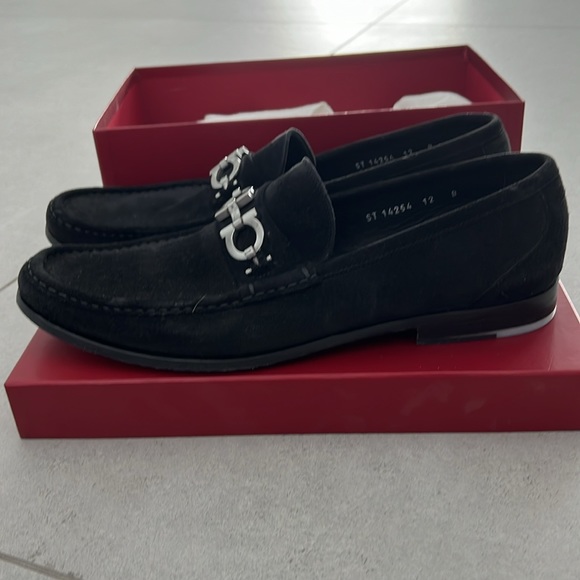 Men’s Ferragamo Rich Nero Suede Calf Loafer - Picture 4 of 8